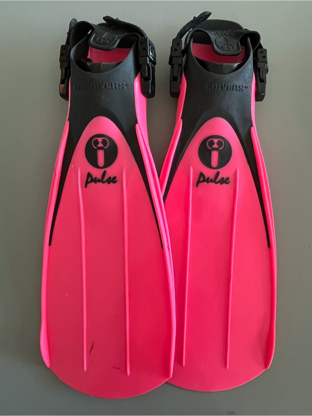 U.S. Divers Pulse Adjustable Swim & Diving Fins – Medium – Hot Pink/Black